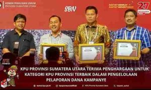Komisioner KPU Sumut terima penghargaan dari KPU RI.(Istimewa)