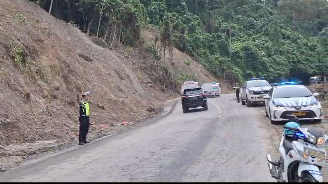 Jalan Lintas Medan-Berastagi Dibuka Kembali Setelah Longsor di Desa Sembahe
