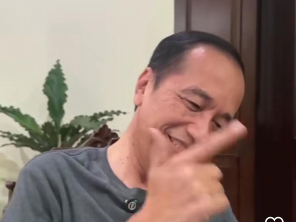 Jokowi Reaction Video Viral Emak-Emak Nyanyi Waktu Kecil, Bikin Netizen Terhibur