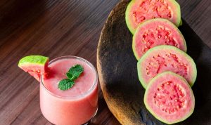 Jus Buah Tinggi Serat untuk Menjaga Kesehatan Pencernaan