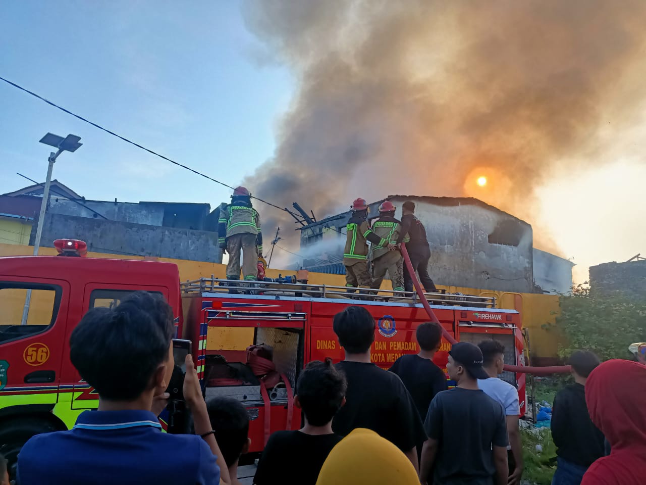 Kebakaran Hebat di Kota Medan Hanguskan 16 Rumah, Permukiman Padat Penduduk