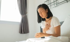 Kenali Penyebab dan Cara Mengatasi Kondisi Sesak Napas Saat Berbaring