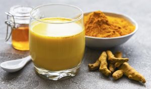 Manfaat Air Rebusan Kunyit untuk Kesehatan Usus, Jantung, dan Kulit
