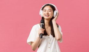 Manfaat Bernyanyi bagi Kesehatan Mental