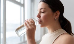 Manfaat Minum Air Putih untuk Kesehatan dan Tips Memenuhi Kebutuhan Cairan