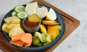 Manfaat Rujak Buah untuk Kesehatan: Mencegah Sembelit dan Menjaga Jantung