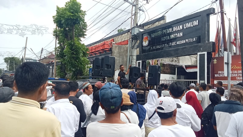 Massa Tuntut Pemungutan Suara Ulang di Pilwalkot Medan 2024