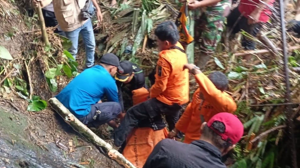 Pasutri Hanyut di Banjir Kecamatan Raya Kahean Ditemukan Tewas