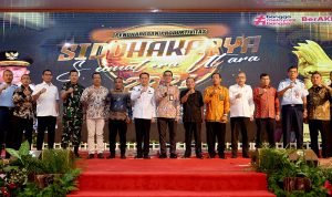 Pj Gubernur Sumut Serahkan Penghargaan Produktivitas Siddhakarya 2024