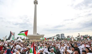 Ribuan Peserta Reuni 212 Salat Subuh Berjamaah di Monas