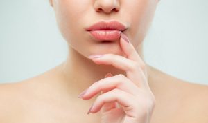 Tips Ampuh Hilangkan Bintik Putih di Bibir dengan Mudah