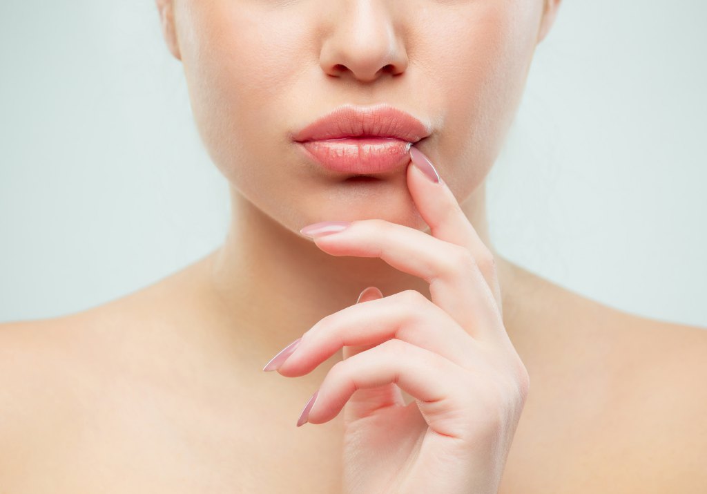 Tips Ampuh Hilangkan Bintik Putih di Bibir dengan Mudah