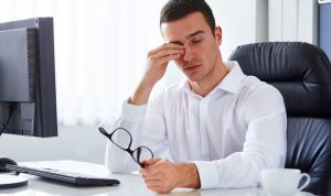 Tips Mengatasi Stres Mata Akibat Menatap Layar Laptop