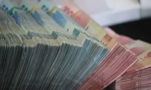 Rupiah Melemah ke Rp16.230, Dolar AS Tetap Mendominasi