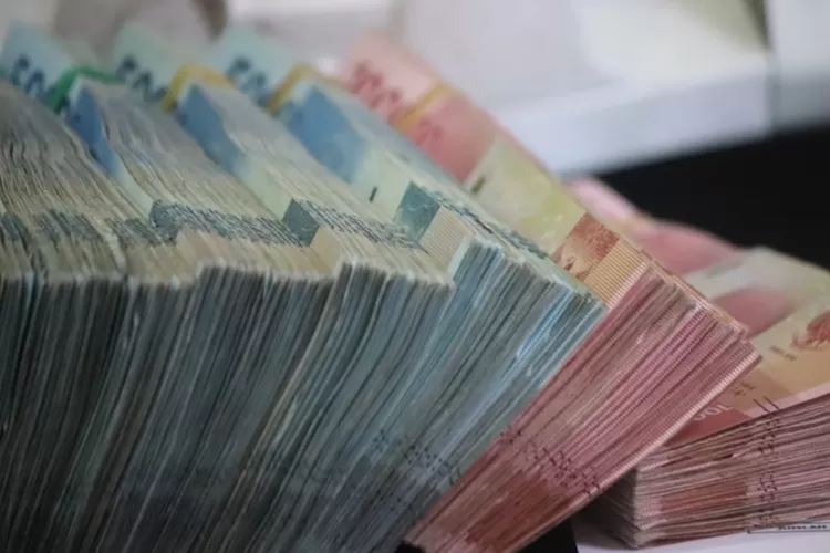Rupiah Melemah ke Rp16.230, Dolar AS Tetap Mendominasi