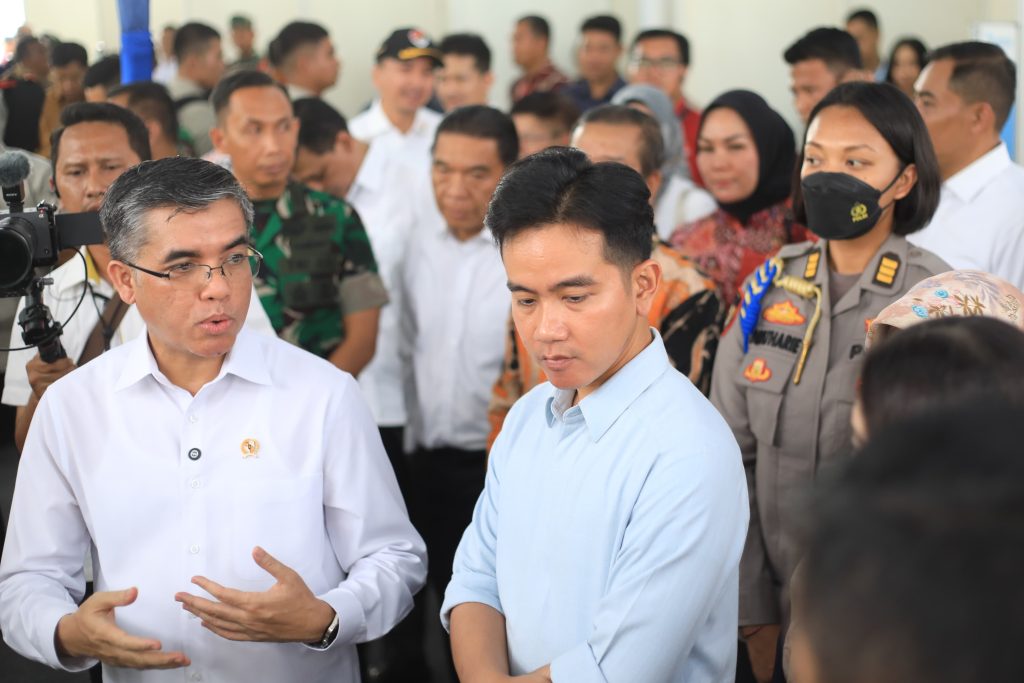 Wakil Presiden bersama Menteri Ketenagakerjaan Kunjungi BBPVP dan Job Fair