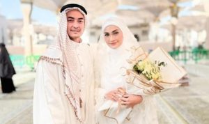 Zumi Zola dan Putri Zulhas Resmi Menikah di Madinah