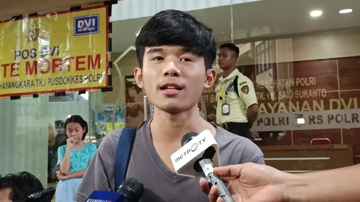 Stanley, anak dari kepala soundsystem tempat karaoke di Glodok Plaza yang terbakar hebat