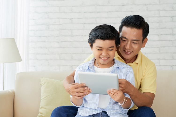 Ilustrasi ayah dan anak.