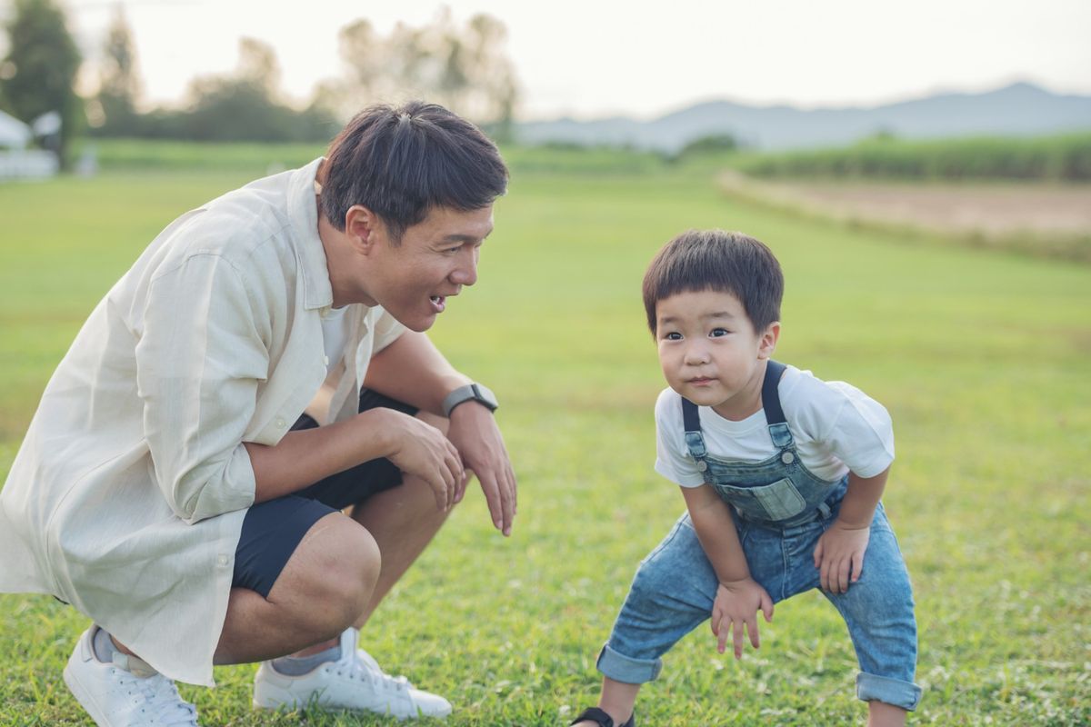 ilustrasi ayah dan anak laki-laki