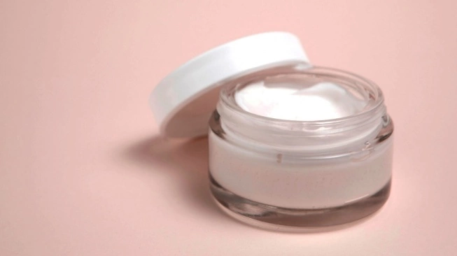 ilustrasi moisturizer dengan kandungan ceramide