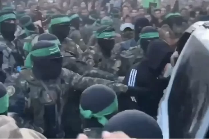 Para tentara Hamas muncul di jalan-jalan Gaza setelah 15 bulan perang melawan Israel