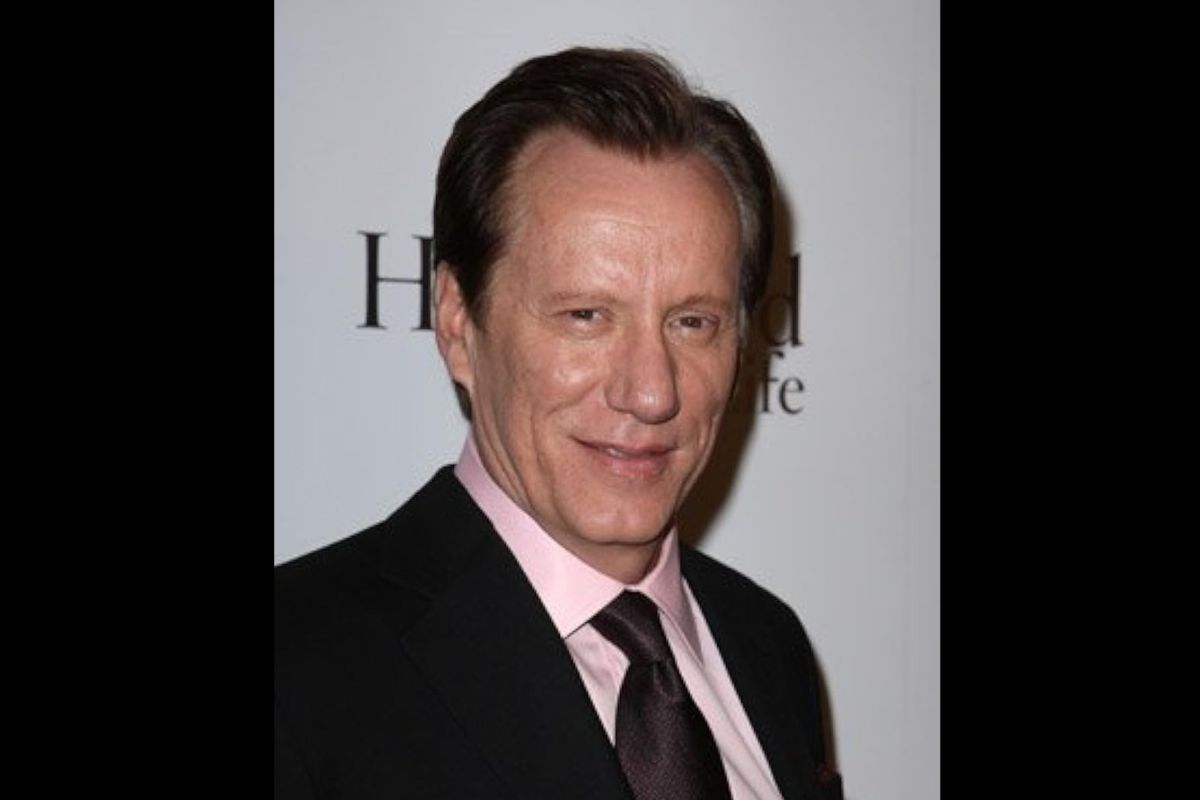 Aktor James Woods menjadi salah satu selebritas yang kehilangan rumah akibat kebakaran besar di Los Angeles, California, AS.