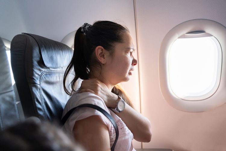 Cara Efektif Mengatasi Rasa Takut Naik Pesawat