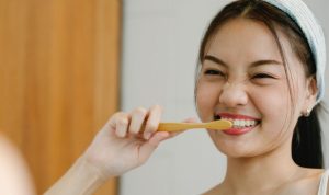 Menyikat Gigi Sebelum atau Setelah Sarapan? Simak Tips Kesehatan Gigi Ini!