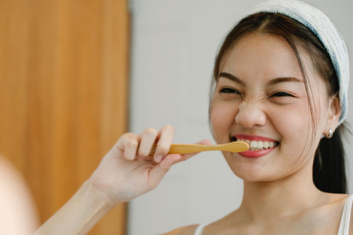 Menyikat Gigi Sebelum atau Setelah Sarapan? Simak Tips Kesehatan Gigi Ini!
