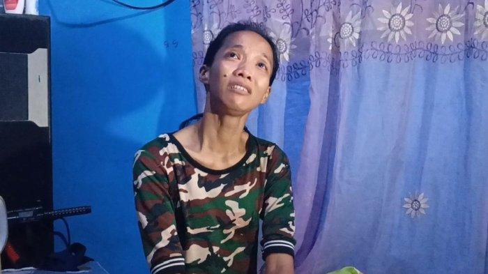 Kamelia (38) ibu dari siswa SD kelas IV di Medan yang viral disuruh gurunya belajar di Lantai