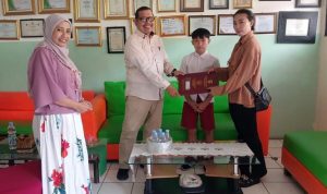Dinas Pendidikan memberikan fasilitas kepada Ahmad Zuhdi Nagachi untuk kembali bersekolah secara gratis