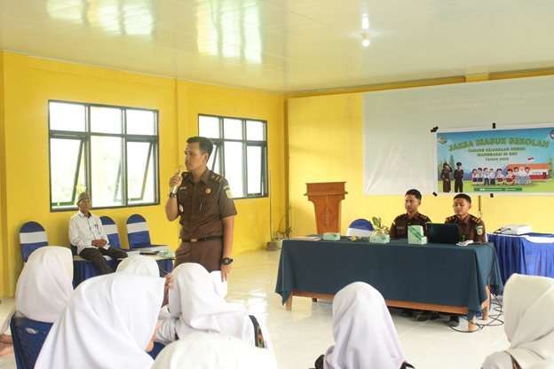 Kejaksaan Negeri Manggarai di Reo menggelar program Jaksa Masuk Sekolah