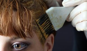 Bahaya Cat Rambut dan Risiko Kesehatan yang Mengintai