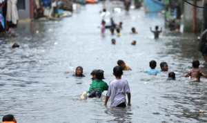 Banjir rob masih menggenangi kawasan Muara Angke