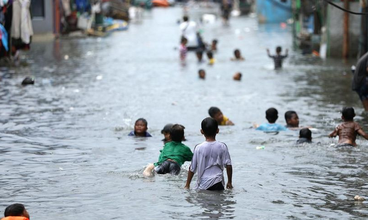Banjir rob masih menggenangi kawasan Muara Angke