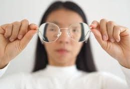 Ciri-ciri Mata Minus dan Cara Mengecek Mata Minus yang Perlu Anda Tahu