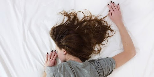 Hypnic Jerk, Penyebab Tubuh Terkejut Saat Tidur dan Cara Mencegahnya