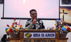 Kadis Sosial Pemko Binjai Eka Firman Sinuraya, S.T menghadiri perayaan Natal Gereja Isa Al Masih di Binjai.
