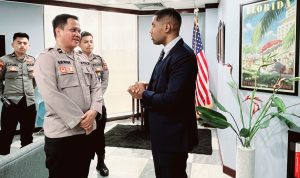 anggota Polri mengunjungi Kantor Konsulat Amerika Serikat di Medan.(Istimewa)