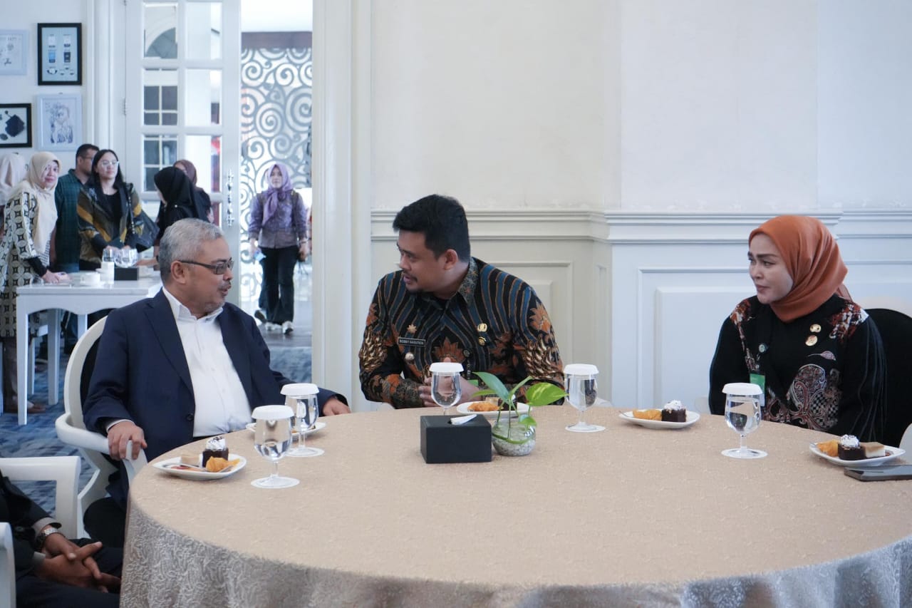 Datuk Bandar Ipoh saat berbincang akrab dengan Wali Kota Medan Bobby Nasution. BP/erwan