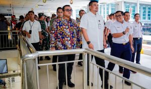 Wali Kota Medan Bobby Nasution saat meresmikan Overpass di Jalan Stasiun Kereta Api Medan. BP/erwan