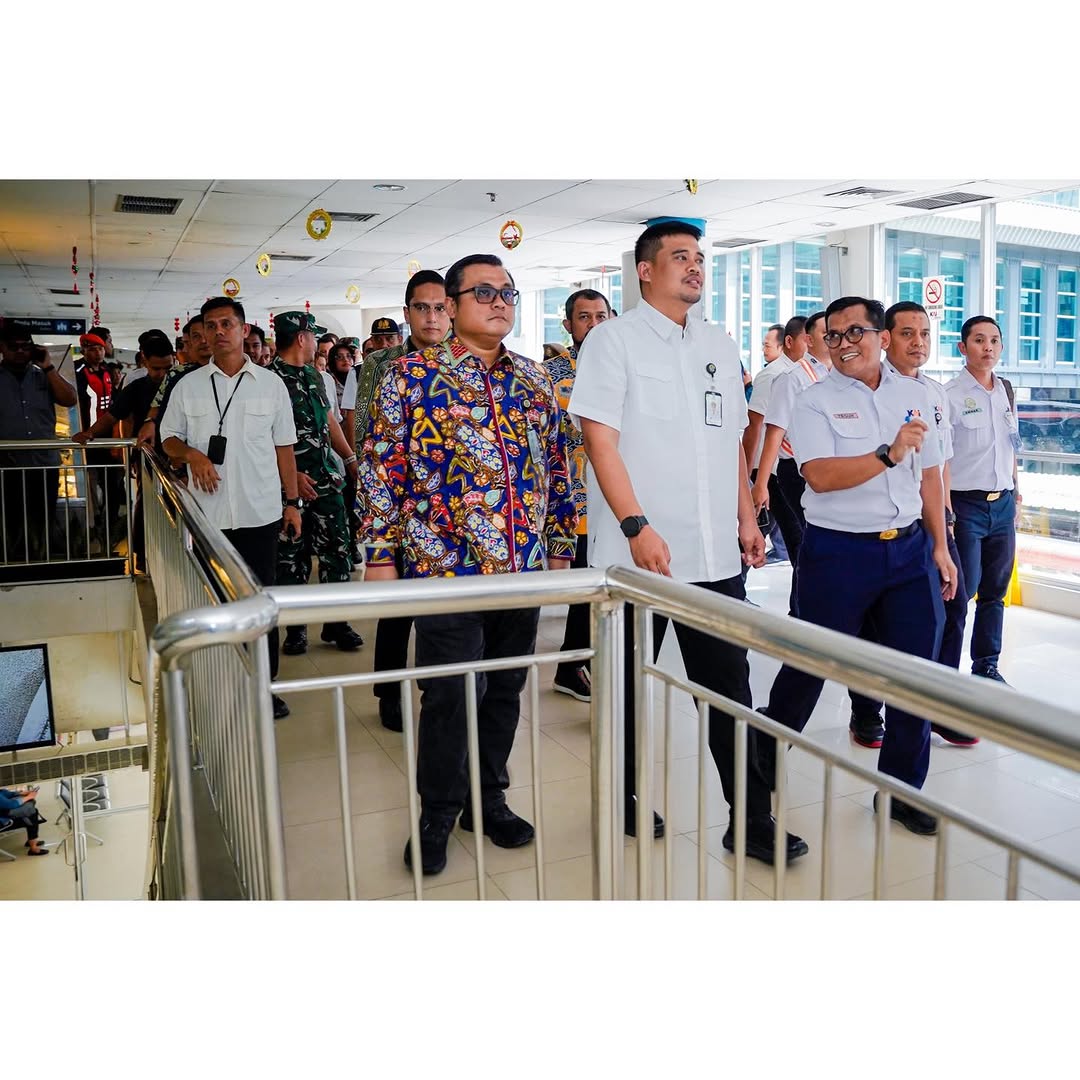 Wali Kota Medan Bobby Nasution saat meresmikan Overpass di Jalan Stasiun Kereta Api Medan. BP/erwan