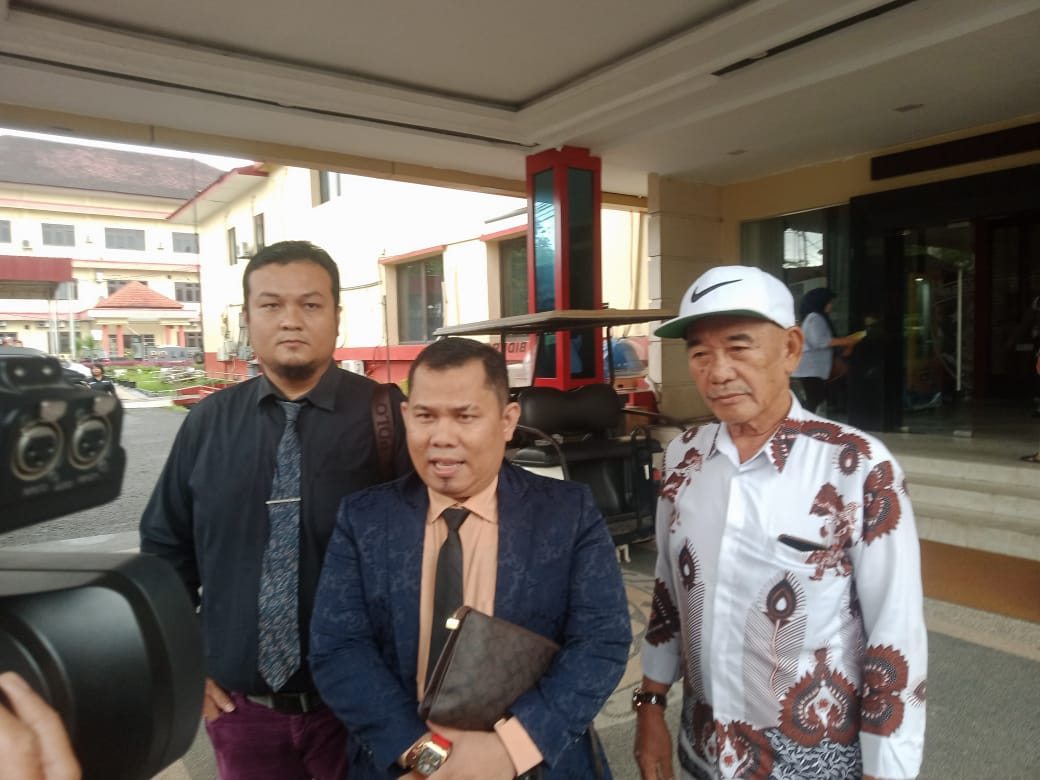 Tim pengacara dari pelapor ketika di Mapolda Sumut.(Istimewa).