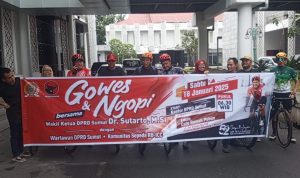 Wakil Ketua DPRD Sumut Dr Sutarto MSi dan wartawan Pokja DPRD Sumut gowes dan ngopi bareng.(Istimewa)
