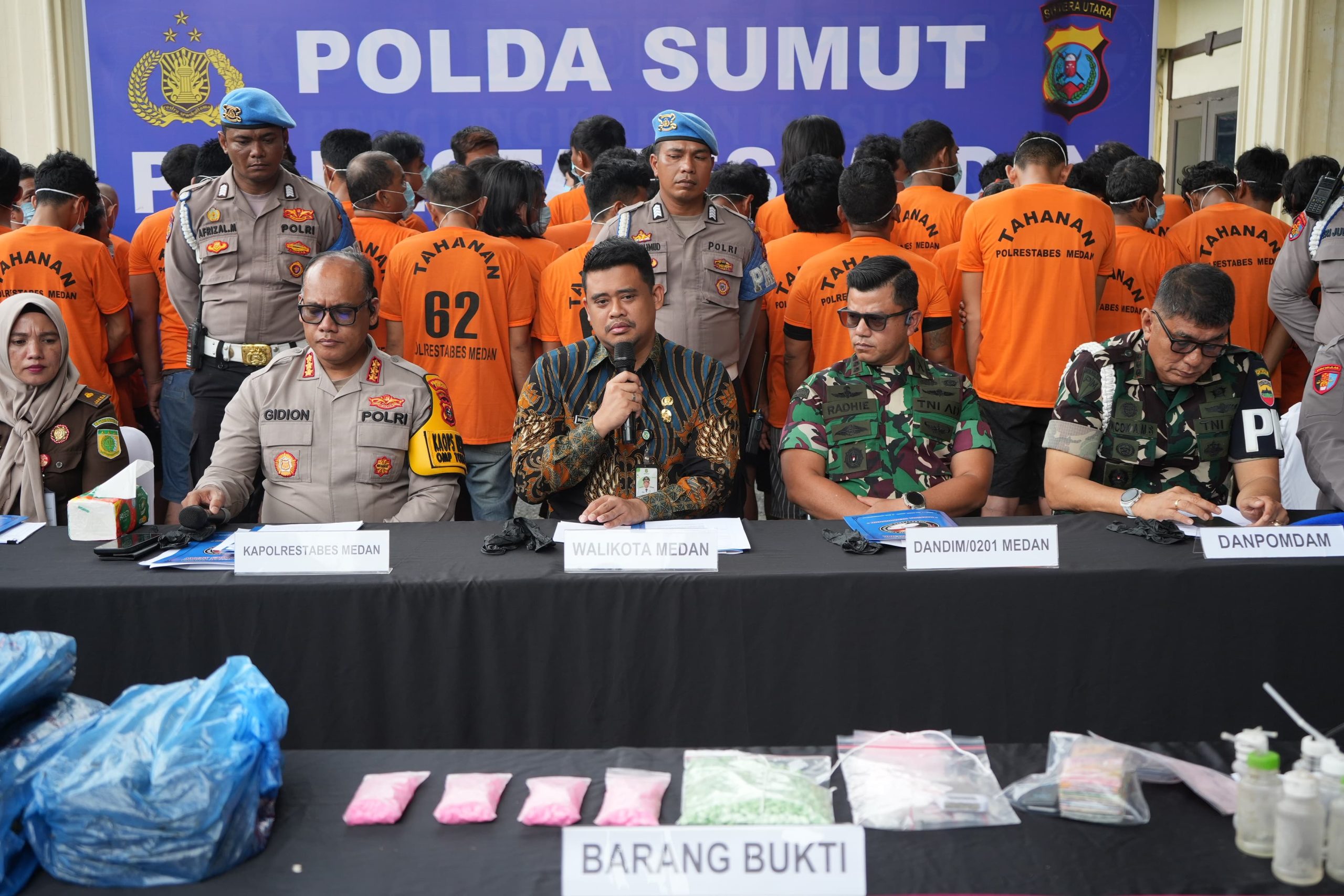 Wali Kota Medan Bobby Nasution hadir langsung saat press relis di Mapolrestabes Medan, Kamis (23/1/2025). BP/ist