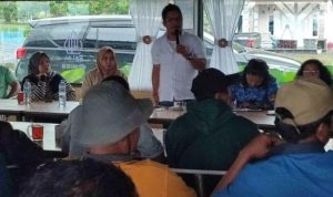 Perwakilan dari BI Sumut ketika berada di Dairi membahas program.(Istimewa).
