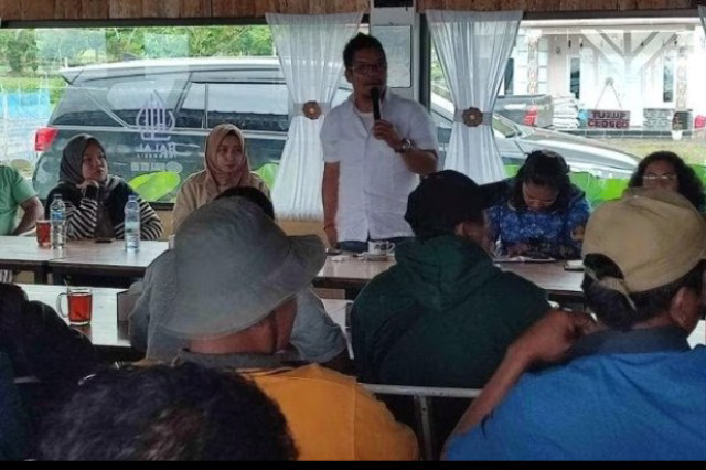 Perwakilan dari BI Sumut ketika berada di Dairi membahas program.(Istimewa).