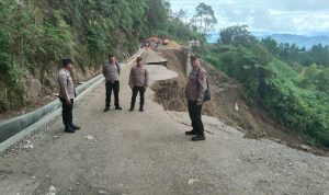 Longsor di Jalan Lingkar Pulau Samosir, Warga dan Wisatawan Dihimbau Waspada