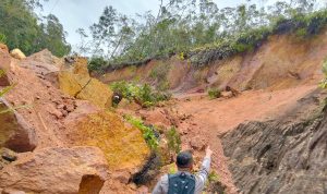 Longsor di Parsoburan Tengah Ganggu Akses Jalan